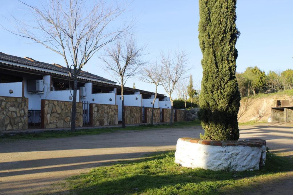 El Pueblo De Leo Hotel Badajoz Exterior photo